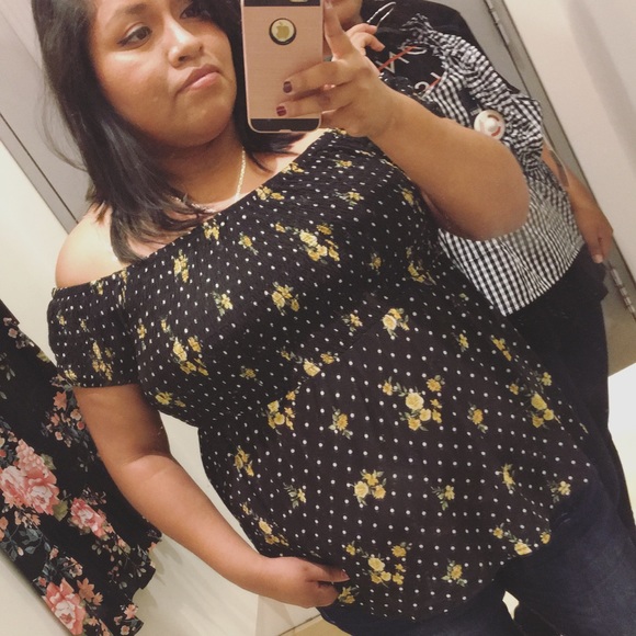 Meet your Posher, Juana - Picture 2 of 3